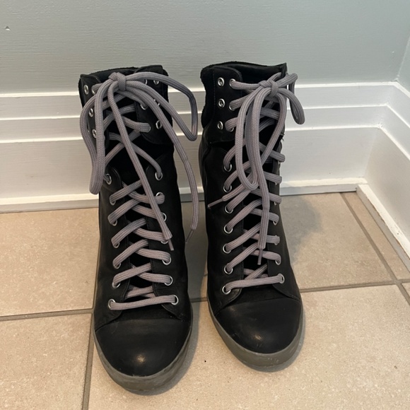 Stylish Black Wedge Sneakers - Picture 2 of 5